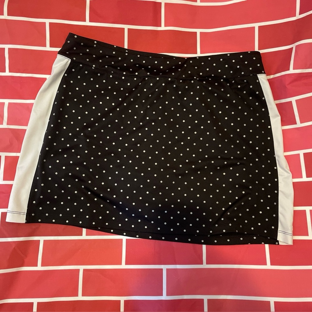 IZOD Women's Golf Skort Size medium Black with white Athletic